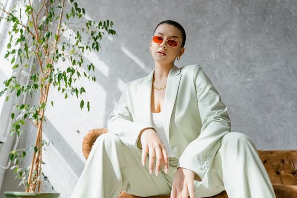 What Are the Steps to Tailor a Vintage Tweed Blazer to Achieve a Modern Fit?